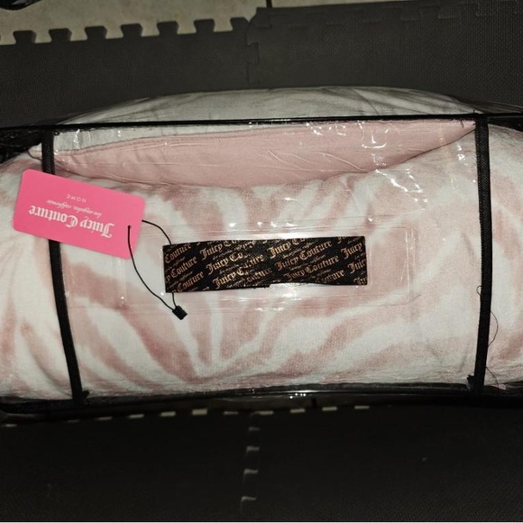 Juicy Couture Pink Plush Zebra Print Comforter Set Queen - Picture 5 of 5